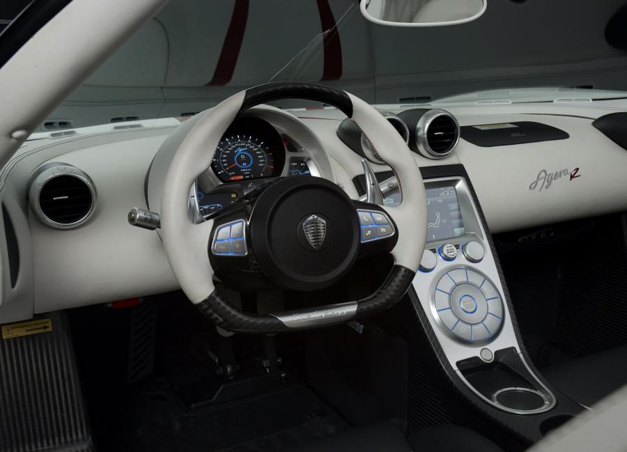 Панель приборов Koenigsegg Agera R (7083) 2011 года  (WW) (фото 13 из 27)